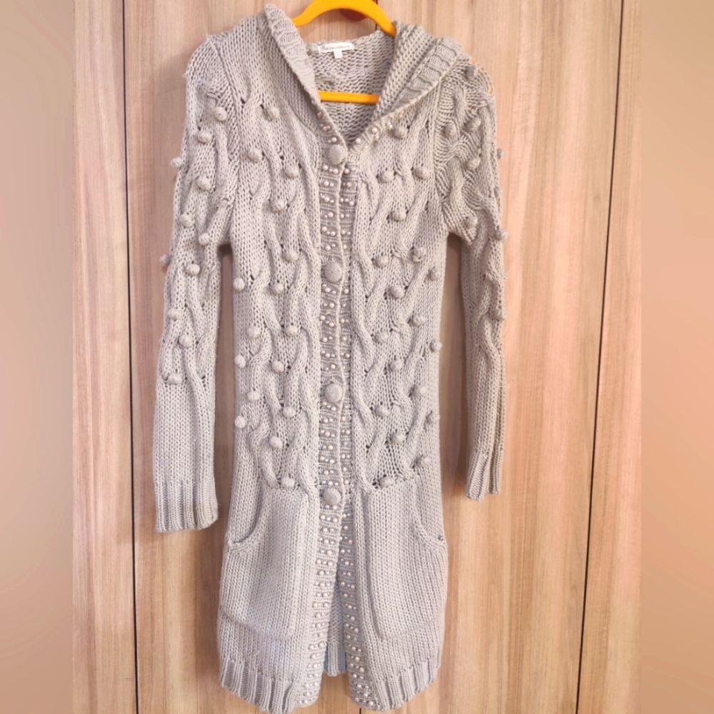 Sweater coat, long sweater.
